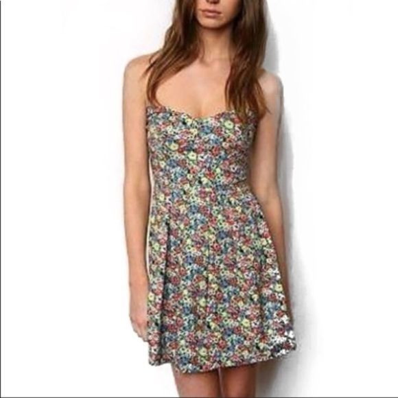 Minkpink Strapless Smocked Mini Dress Size Large - Picture 1 of 10